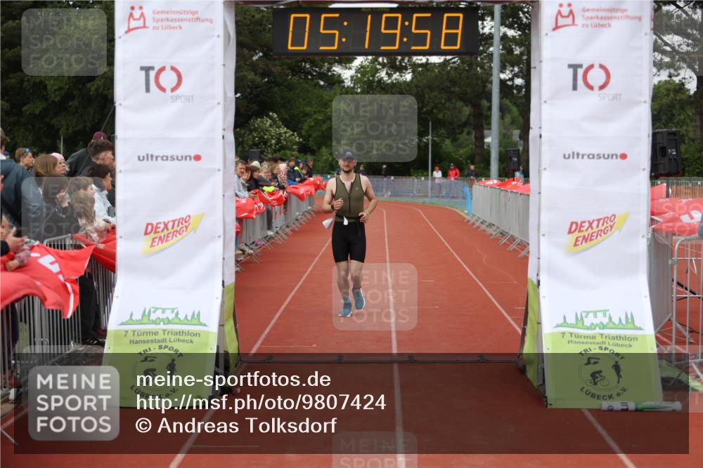 14.06.2026 - 7 Türme Triathlon Andreas Tolksdorf http://msf.ph/oto/9807424 14.06.2026 16:19:57 Ziel 902 meine-sportfotos.de