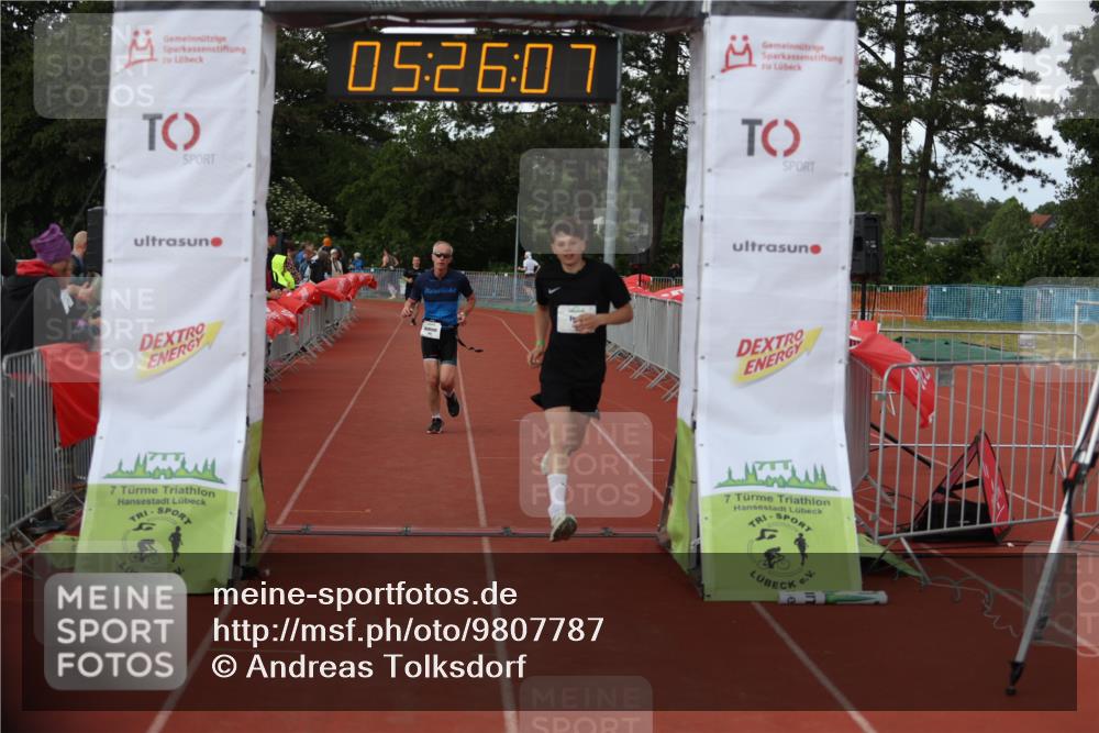 14.06.2026 - 7 Türme Triathlon Andreas Tolksdorf http://msf.ph/oto/9807787 14.06.2026 16:26:06 Ziel 1454, 1457 meine-sportfotos.de