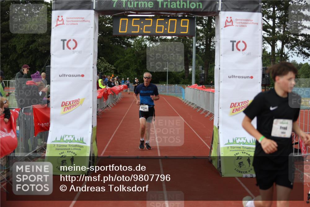 14.06.2026 - 7 Türme Triathlon Andreas Tolksdorf http://msf.ph/oto/9807796 14.06.2026 16:26:08 Ziel 1454, 1457 meine-sportfotos.de