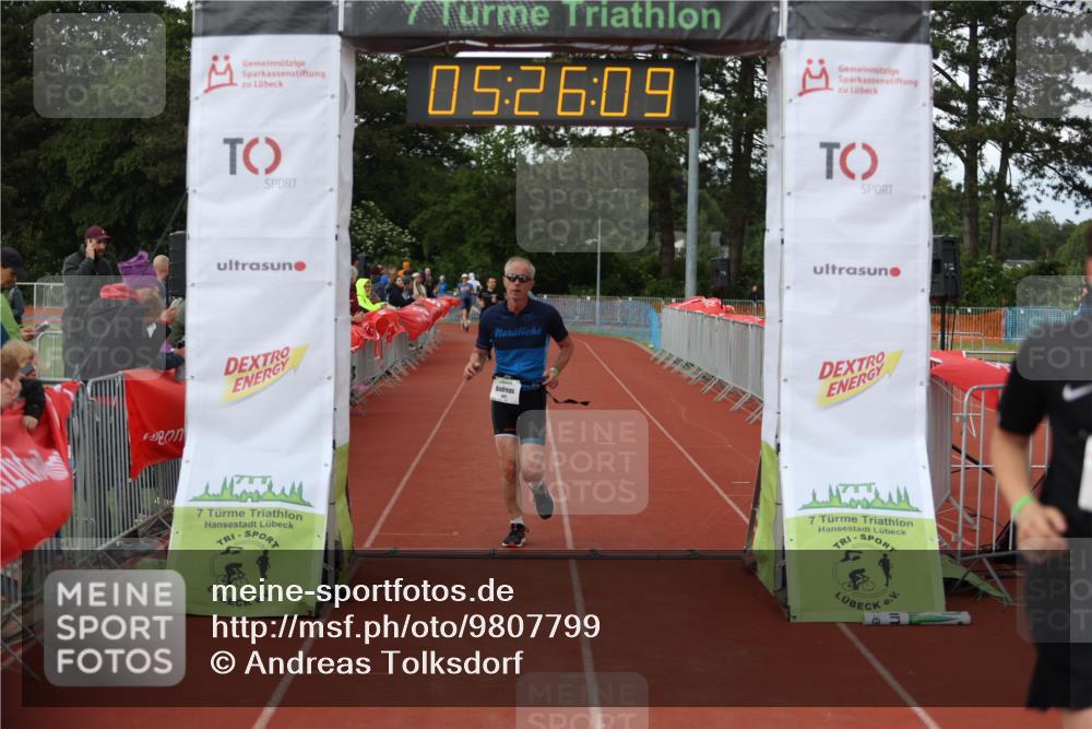 14.06.2026 - 7 Türme Triathlon Andreas Tolksdorf http://msf.ph/oto/9807799 14.06.2026 16:26:08 Ziel 1454, 1457 meine-sportfotos.de