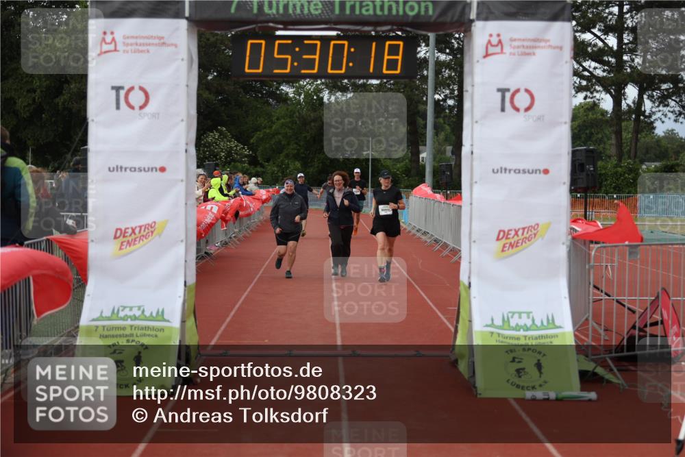 14.06.2026 - 7 Türme Triathlon Andreas Tolksdorf http://msf.ph/oto/9808323 14.06.2026 16:30:17 Ziel 880, 1796 meine-sportfotos.de