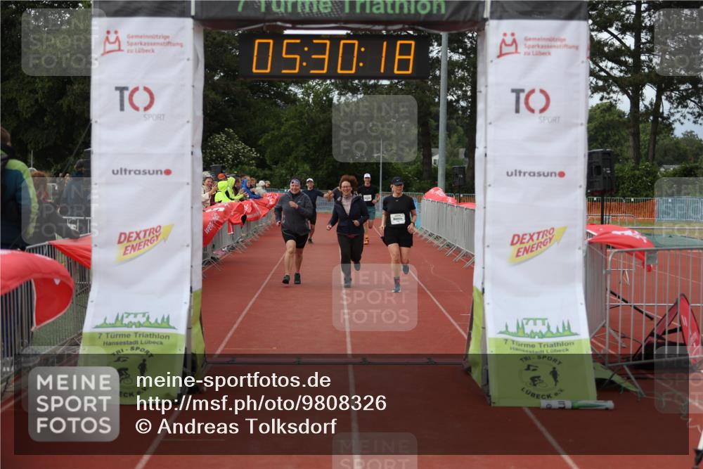 14.06.2026 - 7 Türme Triathlon Andreas Tolksdorf http://msf.ph/oto/9808326 14.06.2026 16:30:17 Ziel 880, 1796 meine-sportfotos.de