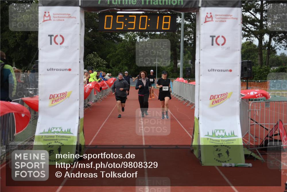 14.06.2026 - 7 Türme Triathlon Andreas Tolksdorf http://msf.ph/oto/9808329 14.06.2026 16:30:17 Ziel 880, 1796 meine-sportfotos.de