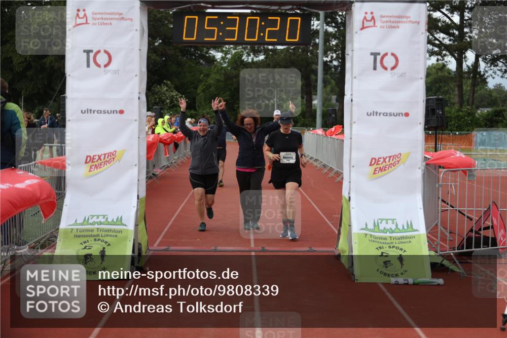 14.06.2026 - 7 Türme Triathlon Andreas Tolksdorf http://msf.ph/oto/9808339 14.06.2026 16:30:19 Ziel 880, 1796 meine-sportfotos.de