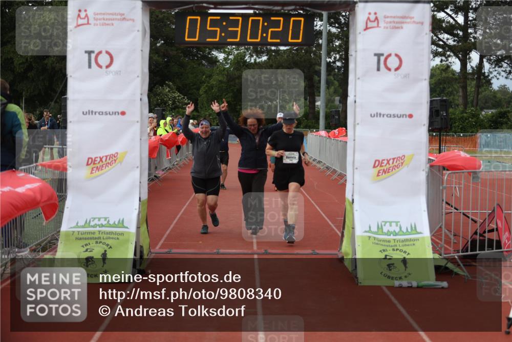 14.06.2026 - 7 Türme Triathlon Andreas Tolksdorf http://msf.ph/oto/9808340 14.06.2026 16:30:19 Ziel 880, 1796 meine-sportfotos.de