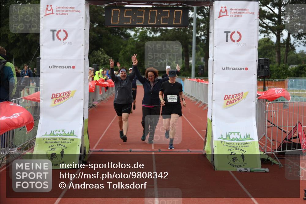 14.06.2026 - 7 Türme Triathlon Andreas Tolksdorf http://msf.ph/oto/9808342 14.06.2026 16:30:19 Ziel 880, 1796 meine-sportfotos.de