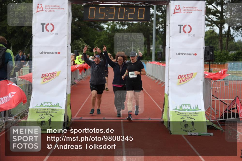 14.06.2026 - 7 Türme Triathlon Andreas Tolksdorf http://msf.ph/oto/9808345 14.06.2026 16:30:20 Ziel 880, 1796 meine-sportfotos.de