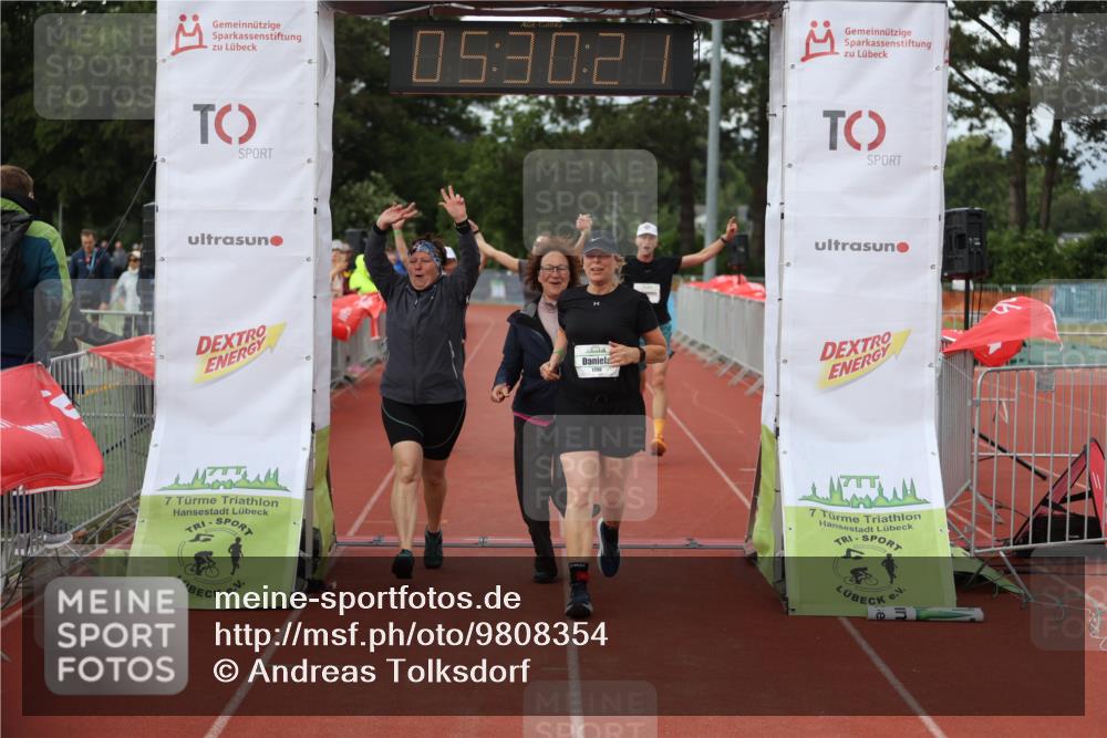 14.06.2026 - 7 Türme Triathlon Andreas Tolksdorf http://msf.ph/oto/9808354 14.06.2026 16:30:20 Ziel 880, 1796 meine-sportfotos.de