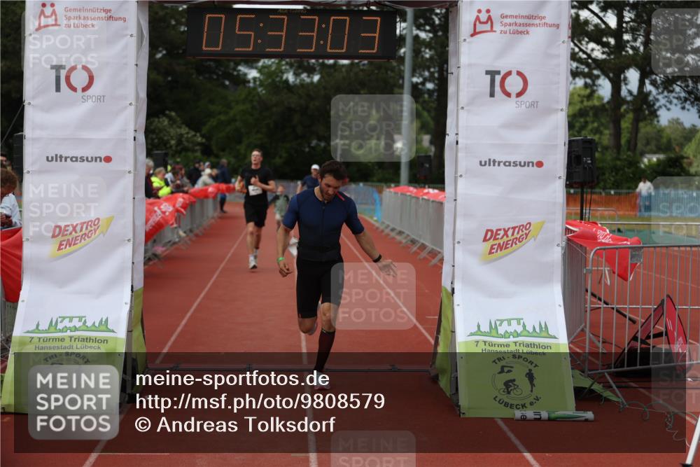14.06.2026 - 7 Türme Triathlon Andreas Tolksdorf http://msf.ph/oto/9808579 14.06.2026 16:33:01 Ziel 733, 1230 meine-sportfotos.de