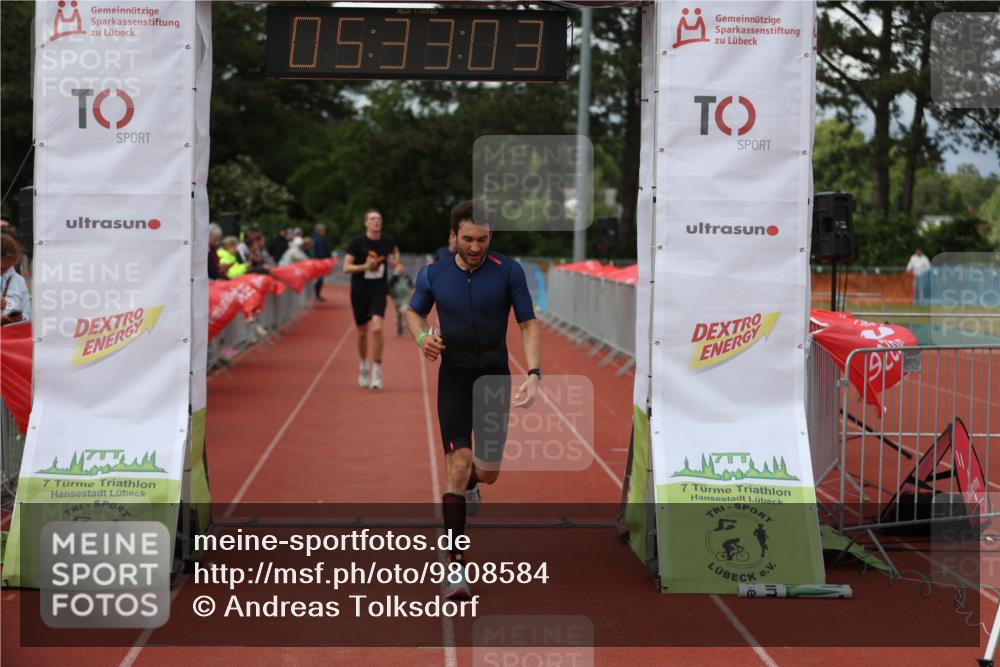 14.06.2026 - 7 Türme Triathlon Andreas Tolksdorf http://msf.ph/oto/9808584 14.06.2026 16:33:02 Ziel 733, 1230 meine-sportfotos.de