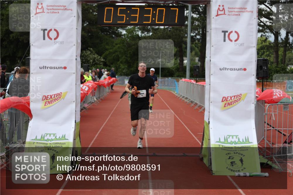 14.06.2026 - 7 Türme Triathlon Andreas Tolksdorf http://msf.ph/oto/9808591 14.06.2026 16:33:05 Ziel 733, 870, 1230 meine-sportfotos.de