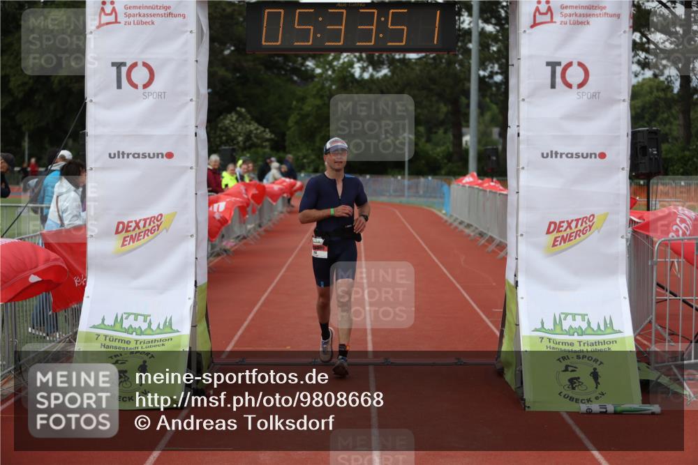 14.06.2026 - 7 Türme Triathlon Andreas Tolksdorf http://msf.ph/oto/9808668 14.06.2026 16:33:49 Ziel 735 meine-sportfotos.de