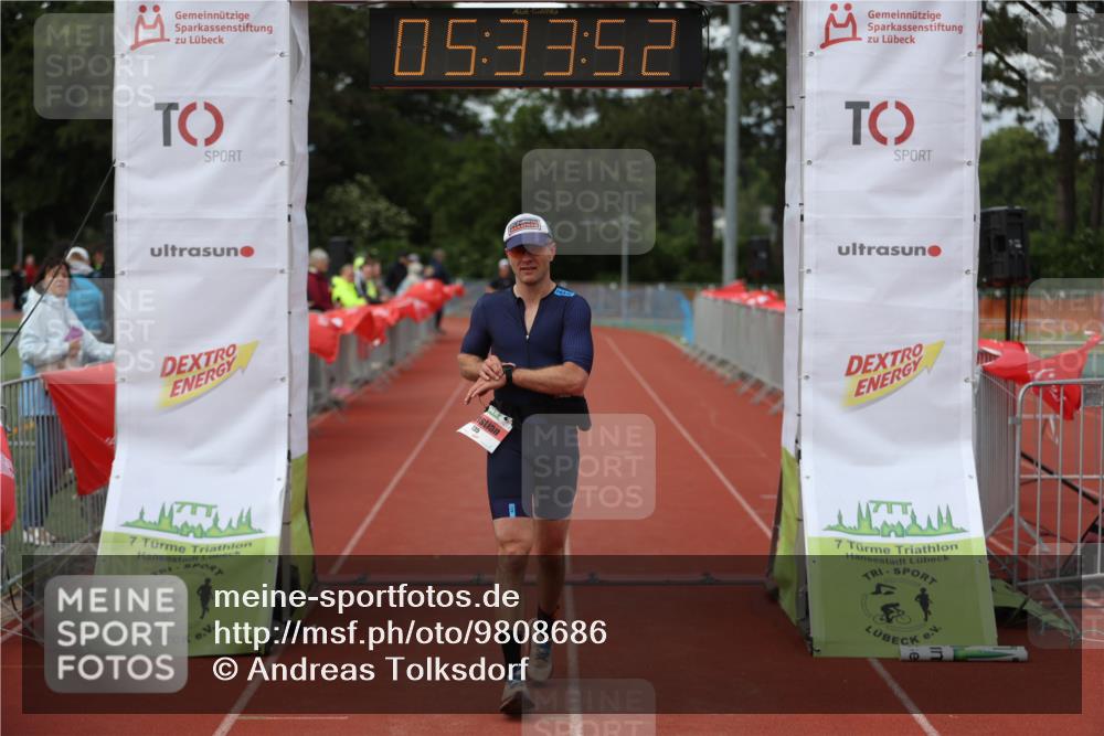 14.06.2026 - 7 Türme Triathlon Andreas Tolksdorf http://msf.ph/oto/9808686 14.06.2026 16:33:51 Ziel 735 meine-sportfotos.de