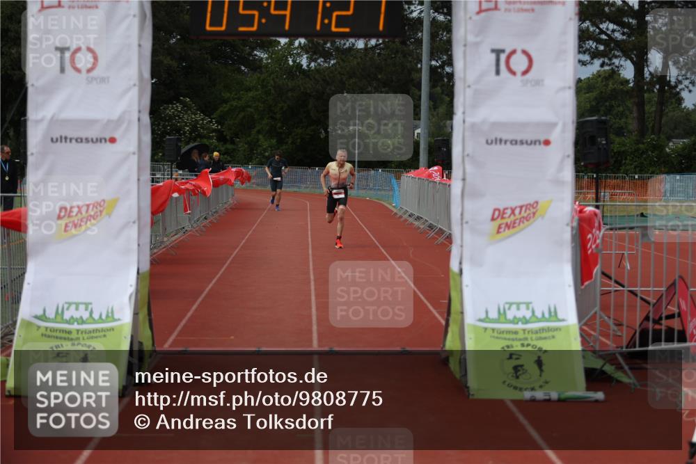 14.06.2026 - 7 Türme Triathlon Andreas Tolksdorf http://msf.ph/oto/9808775 14.06.2026 16:47:20 Ziel 826 meine-sportfotos.de
