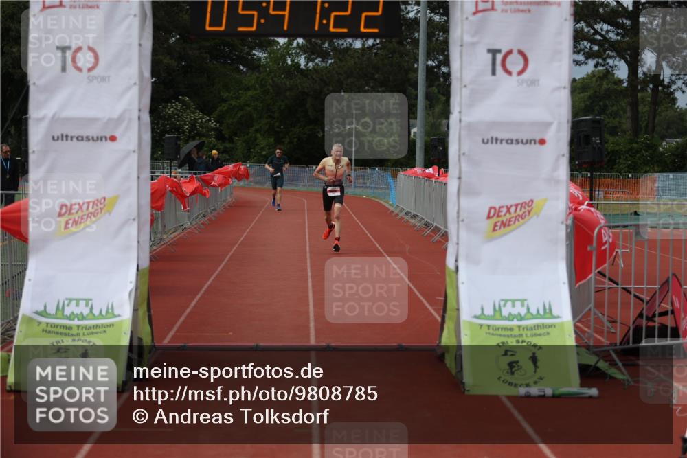 14.06.2026 - 7 Türme Triathlon Andreas Tolksdorf http://msf.ph/oto/9808785 14.06.2026 16:47:20 Ziel 826 meine-sportfotos.de