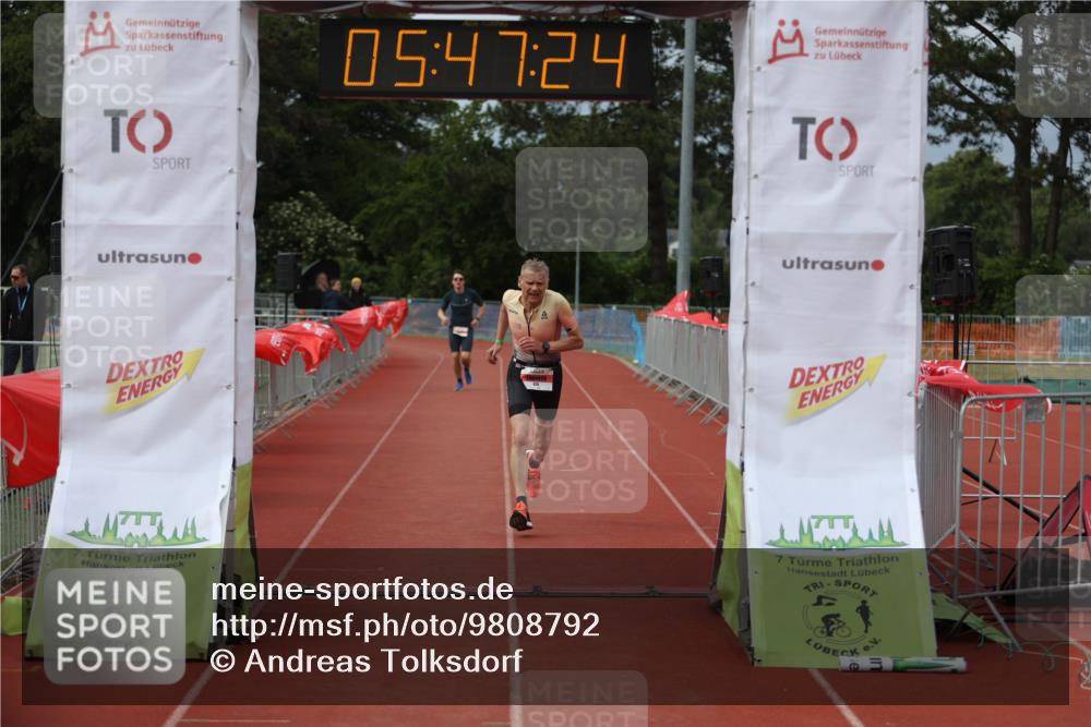 14.06.2026 - 7 Türme Triathlon Andreas Tolksdorf http://msf.ph/oto/9808792 14.06.2026 16:47:23 Ziel 826 meine-sportfotos.de