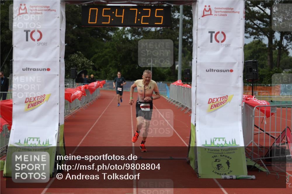 14.06.2026 - 7 Türme Triathlon Andreas Tolksdorf http://msf.ph/oto/9808804 14.06.2026 16:47:23 Ziel 826 meine-sportfotos.de