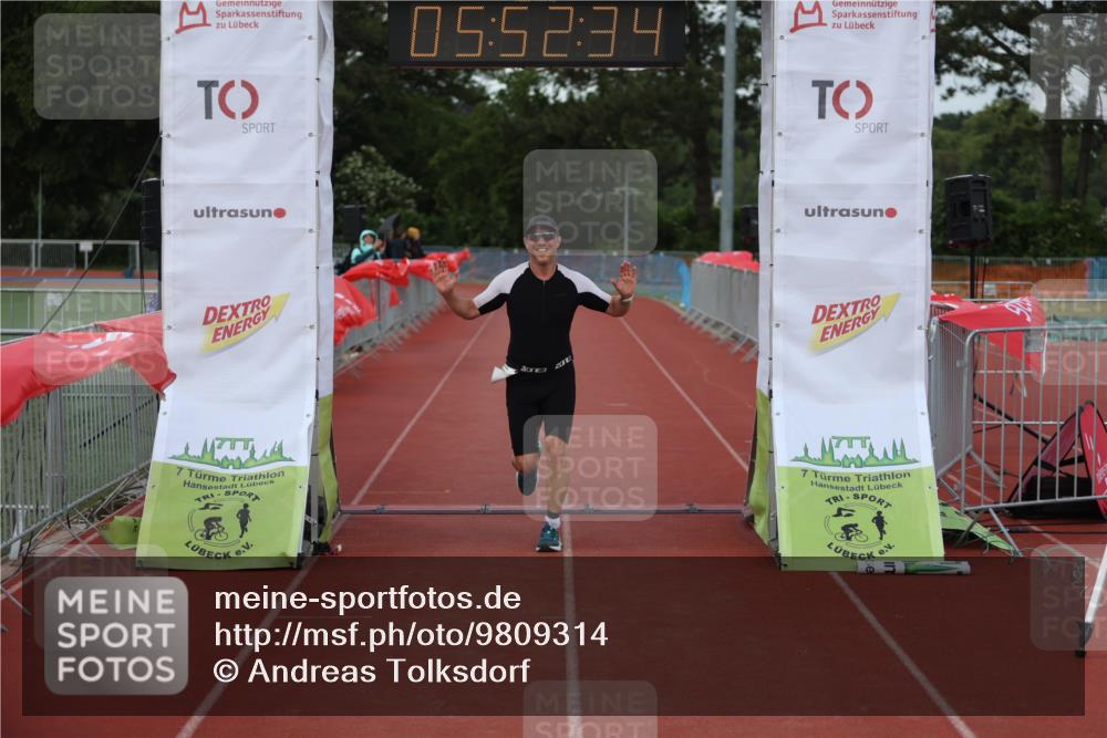 14.06.2026 - 7 Türme Triathlon Andreas Tolksdorf http://msf.ph/oto/9809314 14.06.2026 16:52:33 Ziel 748 meine-sportfotos.de