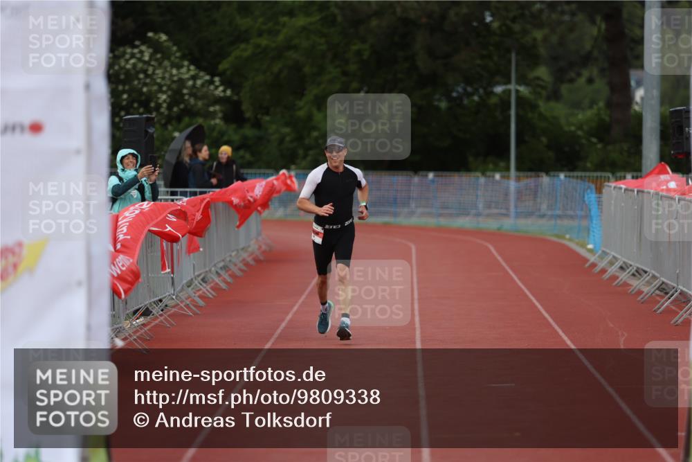 14.06.2026 - 7 Türme Triathlon Andreas Tolksdorf http://msf.ph/oto/9809338 14.06.2026 16:52:29 Ziel 748 meine-sportfotos.de