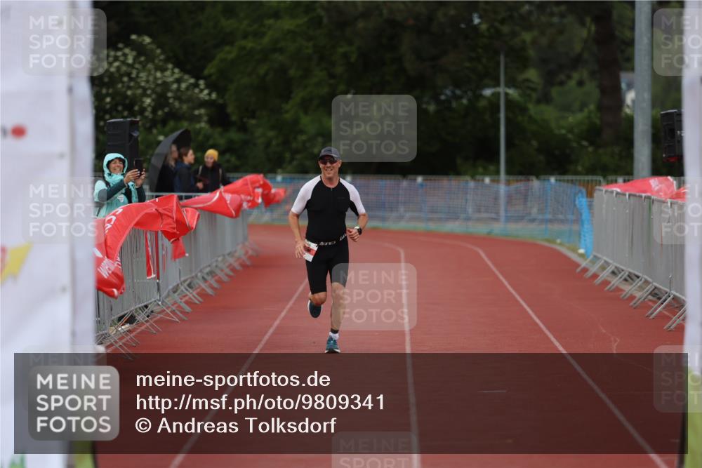 14.06.2026 - 7 Türme Triathlon Andreas Tolksdorf http://msf.ph/oto/9809341 14.06.2026 16:52:29 Ziel 748 meine-sportfotos.de