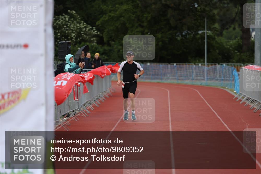 14.06.2026 - 7 Türme Triathlon Andreas Tolksdorf http://msf.ph/oto/9809352 14.06.2026 16:52:28 Ziel 748 meine-sportfotos.de