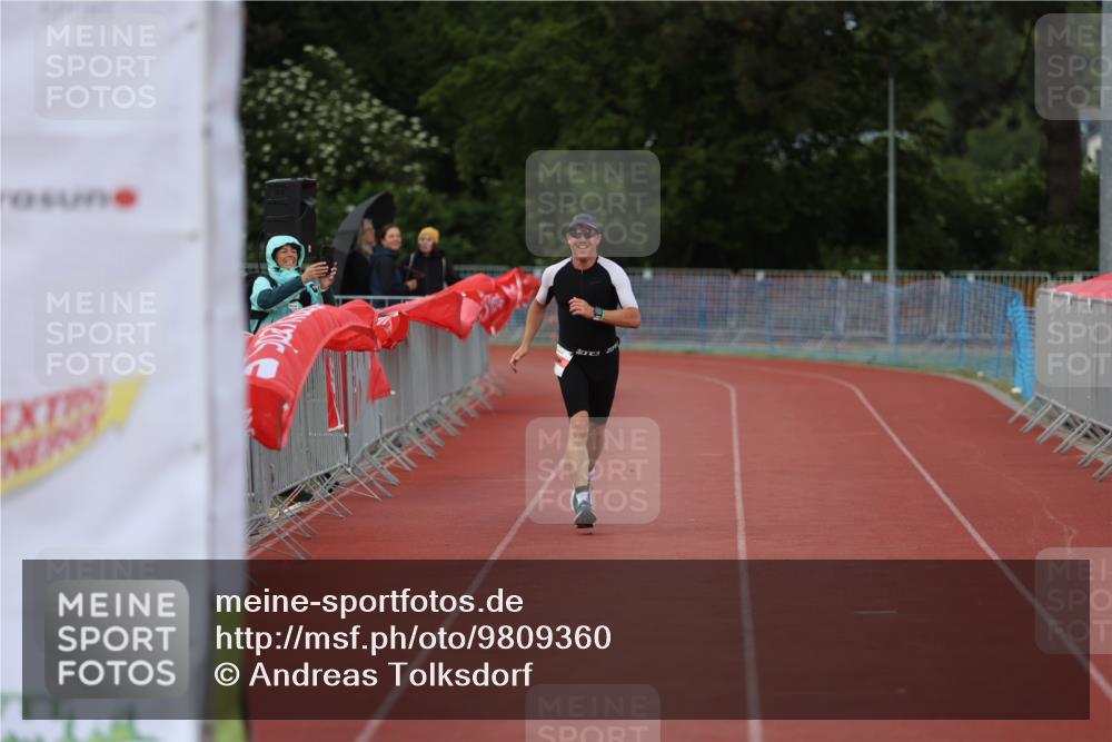 14.06.2026 - 7 Türme Triathlon Andreas Tolksdorf http://msf.ph/oto/9809360 14.06.2026 16:52:29 Ziel 748 meine-sportfotos.de