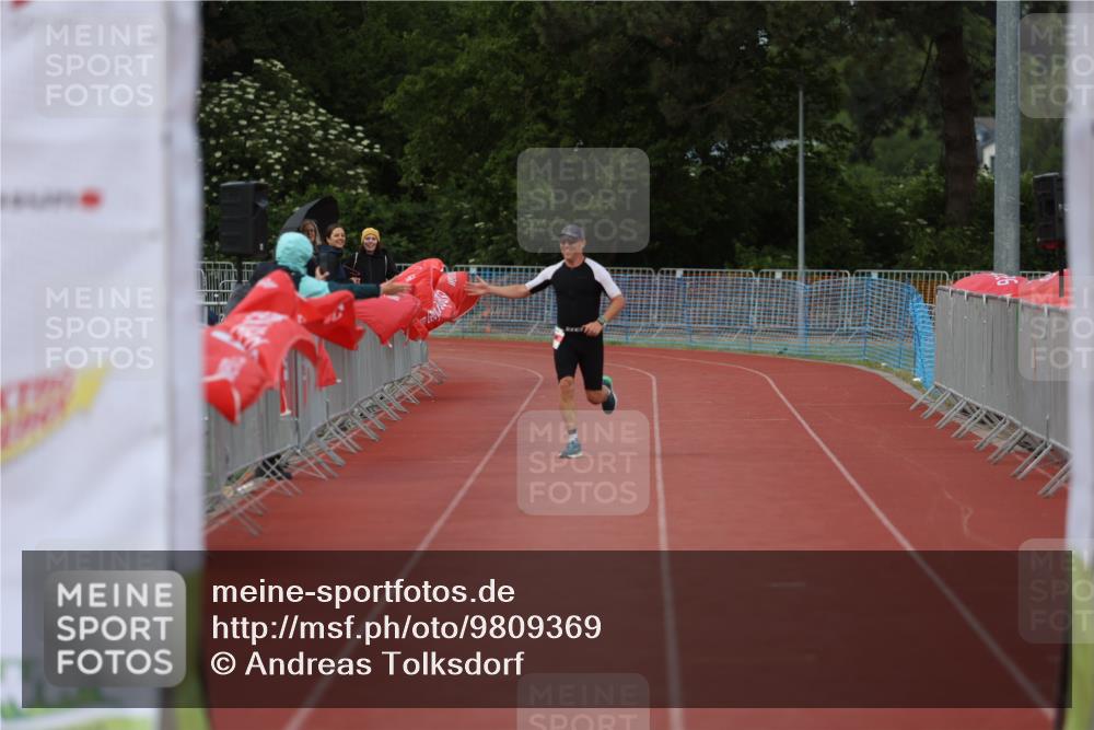14.06.2026 - 7 Türme Triathlon Andreas Tolksdorf http://msf.ph/oto/9809369 14.06.2026 16:52:27 Ziel 748 meine-sportfotos.de