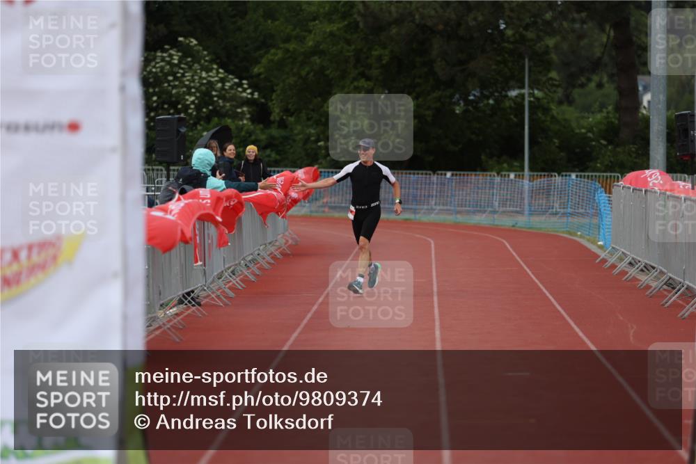 14.06.2026 - 7 Türme Triathlon Andreas Tolksdorf http://msf.ph/oto/9809374 14.06.2026 16:52:27 Ziel 748 meine-sportfotos.de