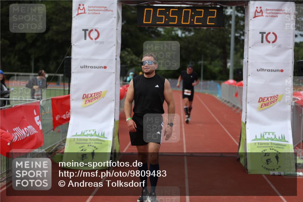 14.06.2026 - 7 Türme Triathlon Andreas Tolksdorf http://msf.ph/oto/9809483 14.06.2026 16:50:21 Ziel 694, 766 meine-sportfotos.de