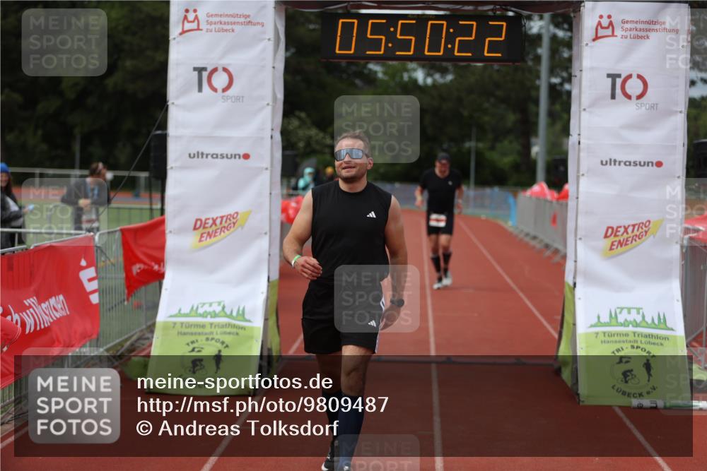 14.06.2026 - 7 Türme Triathlon Andreas Tolksdorf http://msf.ph/oto/9809487 14.06.2026 16:50:21 Ziel 694, 766 meine-sportfotos.de
