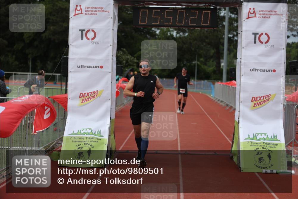 14.06.2026 - 7 Türme Triathlon Andreas Tolksdorf http://msf.ph/oto/9809501 14.06.2026 16:50:19 Ziel 694, 766 meine-sportfotos.de