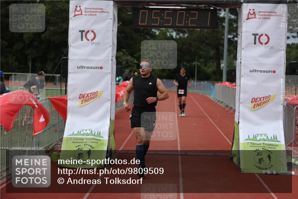 14.06.2026 - 7 Türme Triathlon Andreas Tolksdorf http://msf.ph/oto/9809509 14.06.2026 16:50:20 Ziel 694, 766 meine-sportfotos.de