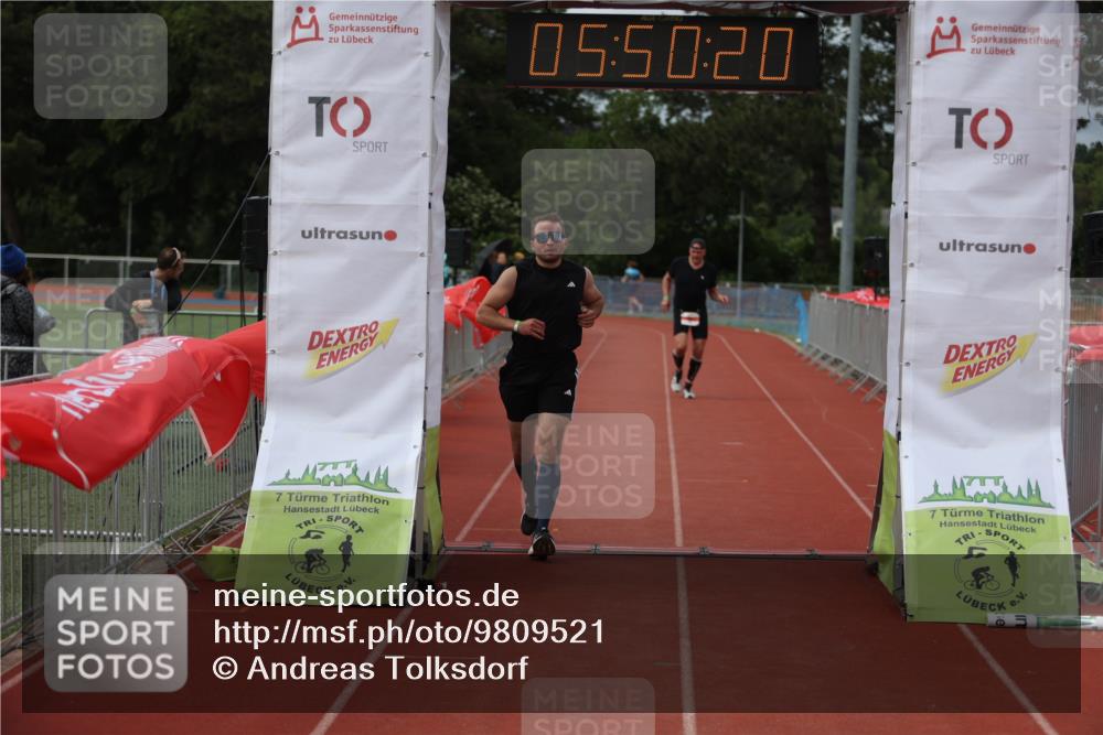 14.06.2026 - 7 Türme Triathlon Andreas Tolksdorf http://msf.ph/oto/9809521 14.06.2026 16:50:19 Ziel 694, 766 meine-sportfotos.de