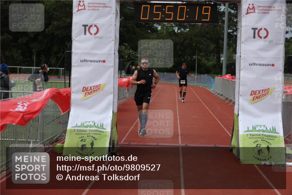 14.06.2026 - 7 Türme Triathlon Andreas Tolksdorf http://msf.ph/oto/9809527 14.06.2026 16:50:18 Ziel 694, 766 meine-sportfotos.de