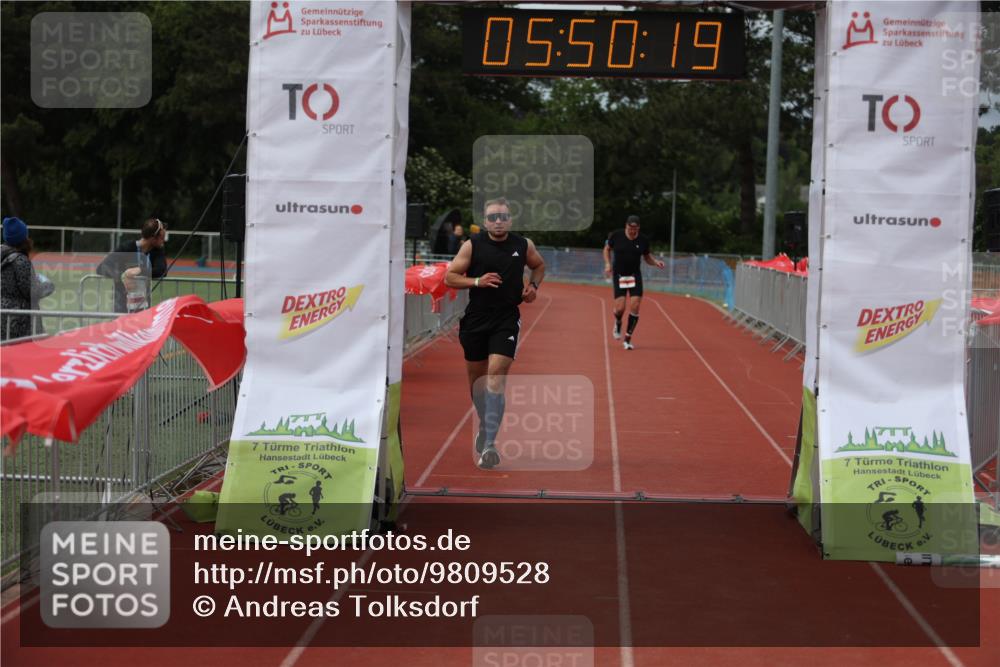 14.06.2026 - 7 Türme Triathlon Andreas Tolksdorf http://msf.ph/oto/9809528 14.06.2026 16:50:18 Ziel 694, 766 meine-sportfotos.de