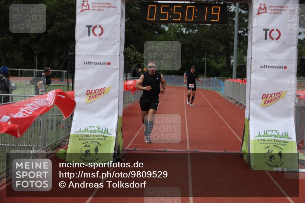 14.06.2026 - 7 Türme Triathlon Andreas Tolksdorf http://msf.ph/oto/9809529 14.06.2026 16:50:18 Ziel 694, 766 meine-sportfotos.de