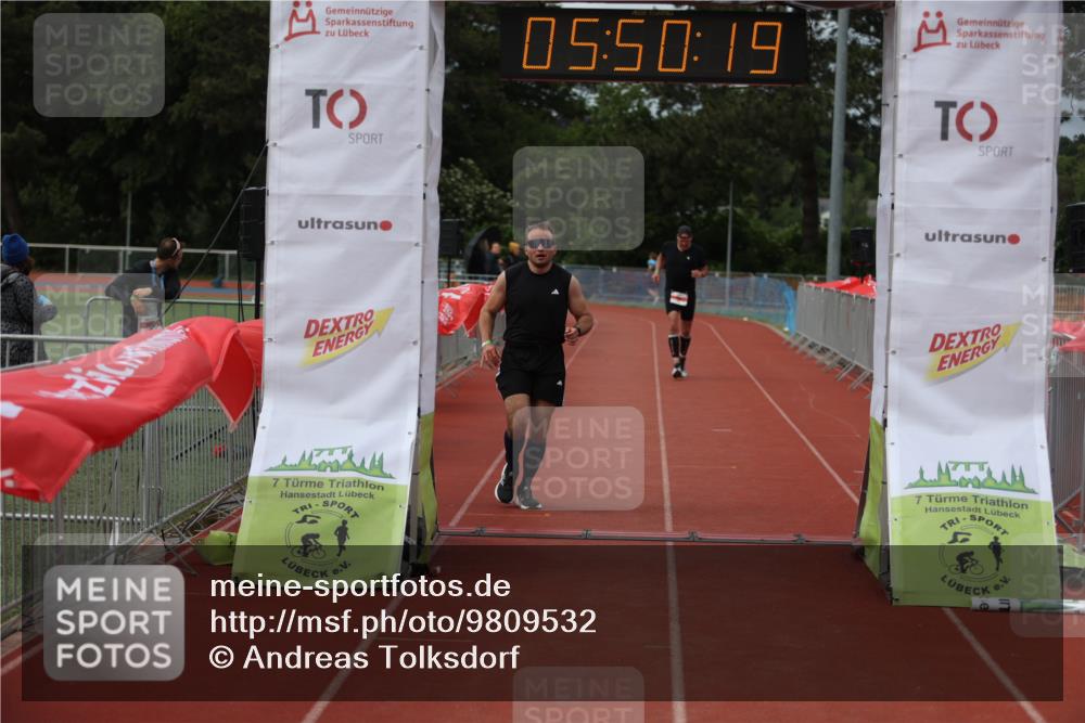 14.06.2026 - 7 Türme Triathlon Andreas Tolksdorf http://msf.ph/oto/9809532 14.06.2026 16:50:18 Ziel 694, 766 meine-sportfotos.de