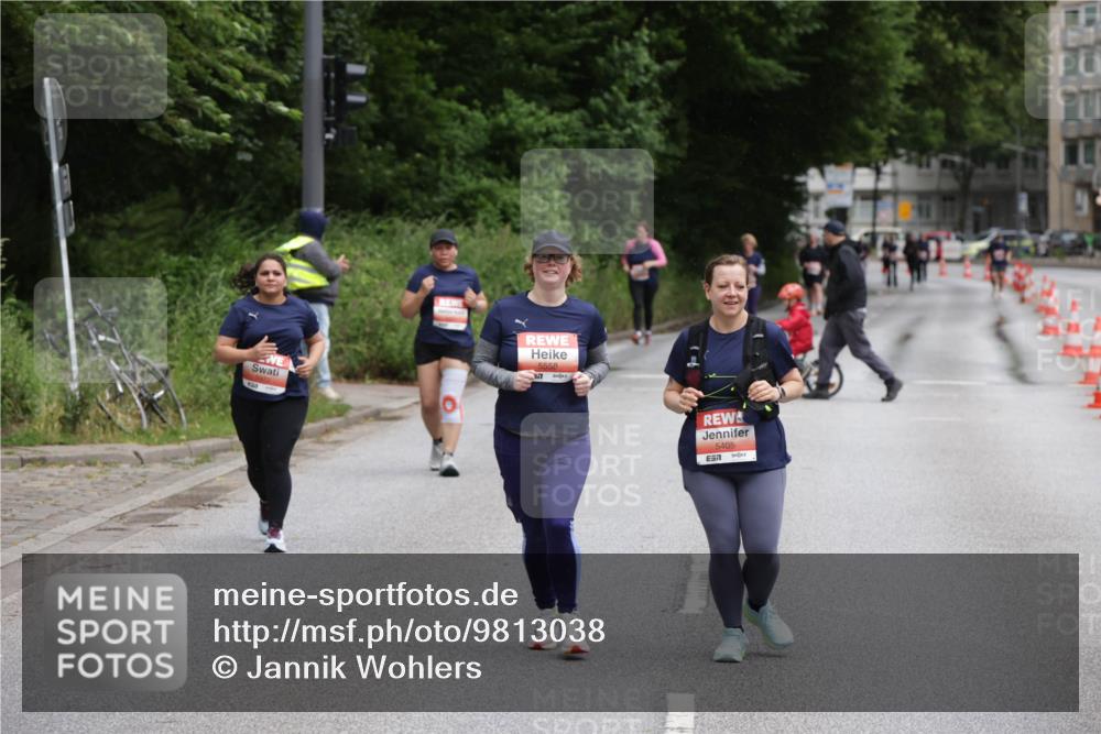 14.06.2026 - REWE Women's Run Jannik Wohlers http://msf.ph/oto/9813038 14.06.2026 11:06:38 Laufen 5558, 77, 5405, 657 meine-sportfotos.de
