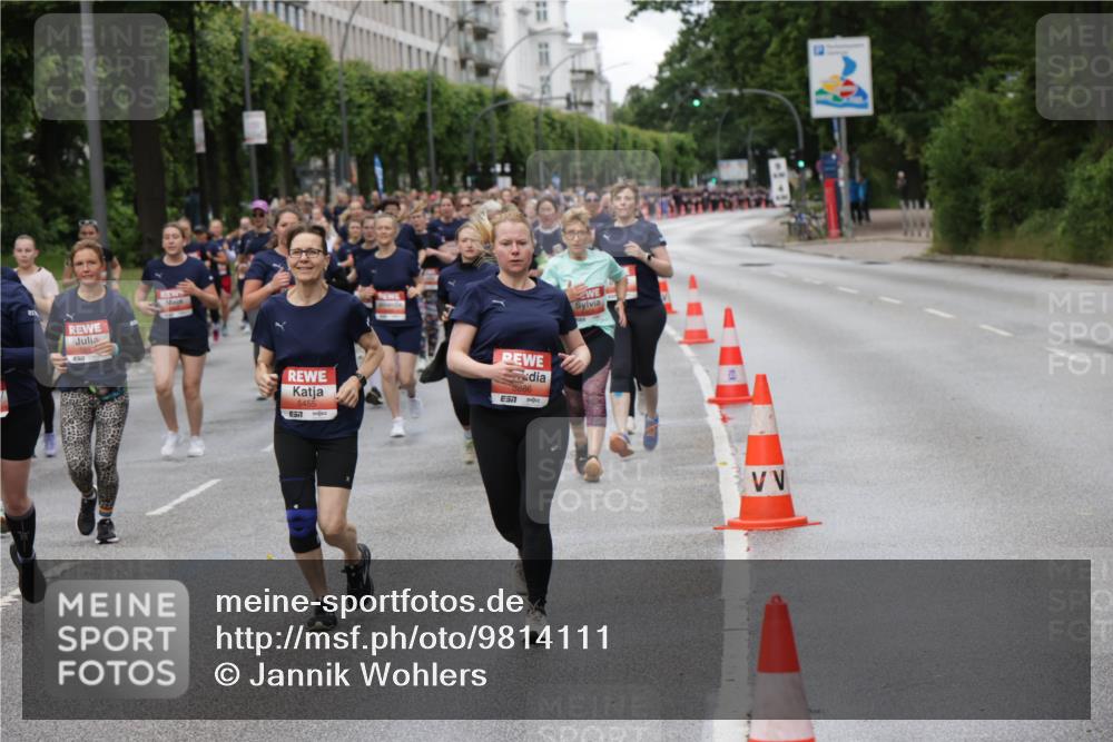 14.06.2026 - REWE Women's Run Jannik Wohlers http://msf.ph/oto/9814111 14.06.2026 10:39:42 Laufen 5455, 51, 5886, 57 meine-sportfotos.de
