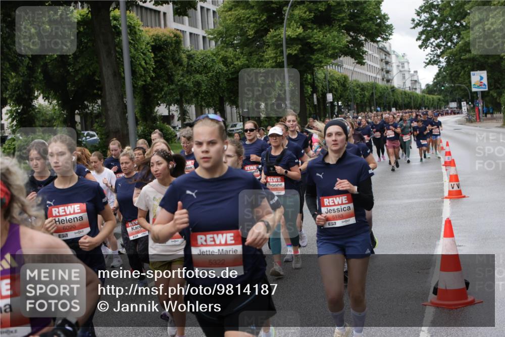 14.06.2026 - REWE Women's Run Jannik Wohlers http://msf.ph/oto/9814187 14.06.2026 10:39:59 Laufen 6020, 657, 5322, 657, 5373, 5183, 657 meine-sportfotos.de