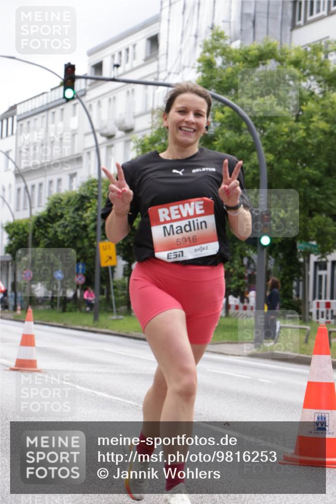 14.06.2026 - REWE Women's Run Jannik Wohlers http://msf.ph/oto/9816253 14.06.2026 10:51:17 Laufen 01, 5916, 040, 66, 93, 02, 22 meine-sportfotos.de