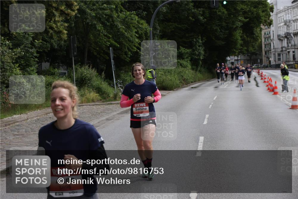 14.06.2026 - REWE Women's Run Jannik Wohlers http://msf.ph/oto/9816753 14.06.2026 10:53:49 Laufen 5898, 657, 5107, 7 meine-sportfotos.de
