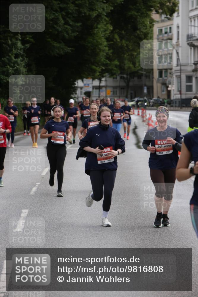 14.06.2026 - REWE Women's Run Jannik Wohlers http://msf.ph/oto/9816808 14.06.2026 10:54:01 Laufen 5320, 51, 5871, 57 meine-sportfotos.de