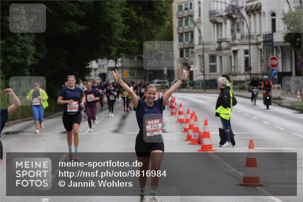 14.06.2026 - REWE Women's Run Jannik Wohlers http://msf.ph/oto/9816984 14.06.2026 10:54:47 Laufen 5635 meine-sportfotos.de