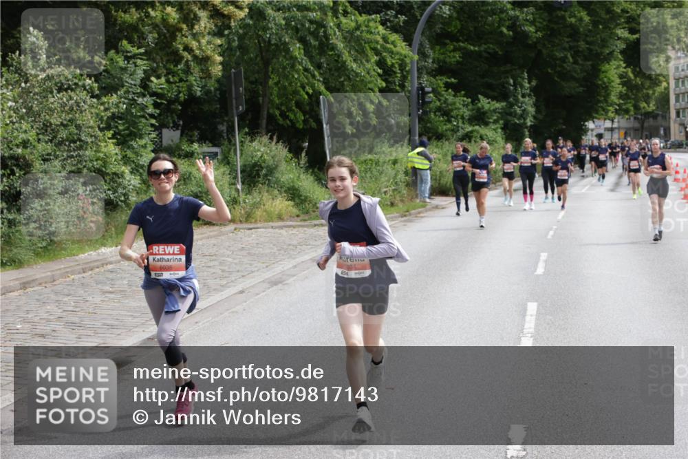 14.06.2026 - REWE Women's Run Jannik Wohlers http://msf.ph/oto/9817143 14.06.2026 10:55:28 Laufen 6035, 77, 6034 meine-sportfotos.de