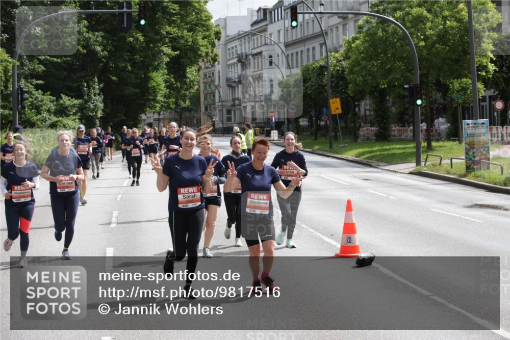 14.06.2026 - REWE Women's Run Jannik Wohlers http://msf.ph/oto/9817516 14.06.2026 10:56:51 Laufen 5720, 5721, 1 meine-sportfotos.de