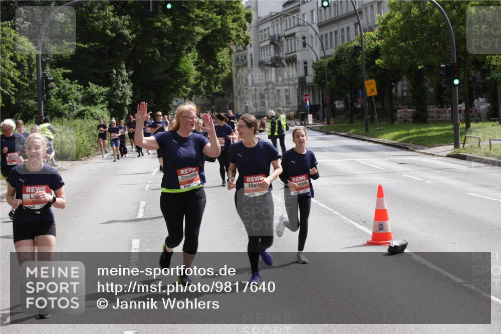 14.06.2026 - REWE Women's Run Jannik Wohlers http://msf.ph/oto/9817640 14.06.2026 10:57:17 Laufen 5933, 657, 5241, 01 meine-sportfotos.de