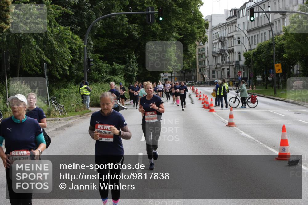14.06.2026 - REWE Women's Run Jannik Wohlers http://msf.ph/oto/9817838 14.06.2026 10:58:04 Laufen 5823, 657, 5867, 01 meine-sportfotos.de
