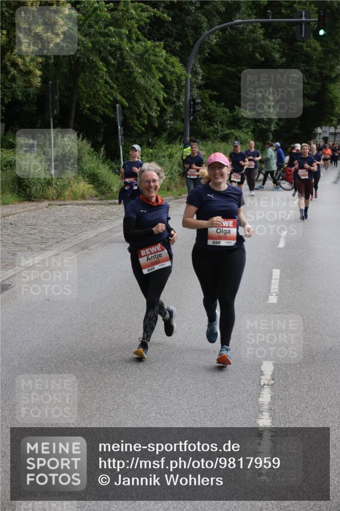 14.06.2026 - REWE Women's Run Jannik Wohlers http://msf.ph/oto/9817959 14.06.2026 10:58:29 Laufen 5289, 57, 5290, 57 meine-sportfotos.de