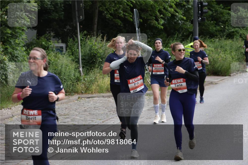 14.06.2026 - REWE Women's Run Jannik Wohlers http://msf.ph/oto/9818064 14.06.2026 10:58:54 Laufen 7, 5183, 5045, 57, 5044 meine-sportfotos.de
